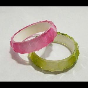 Lot of 2 vintage retro neon carved chunky bangle bracelets-green and pink